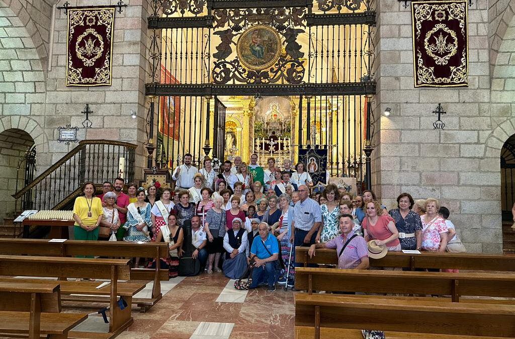 La Cofradía de la Virgen de la Cabeza de Castillo de Locubín acude al Santuario