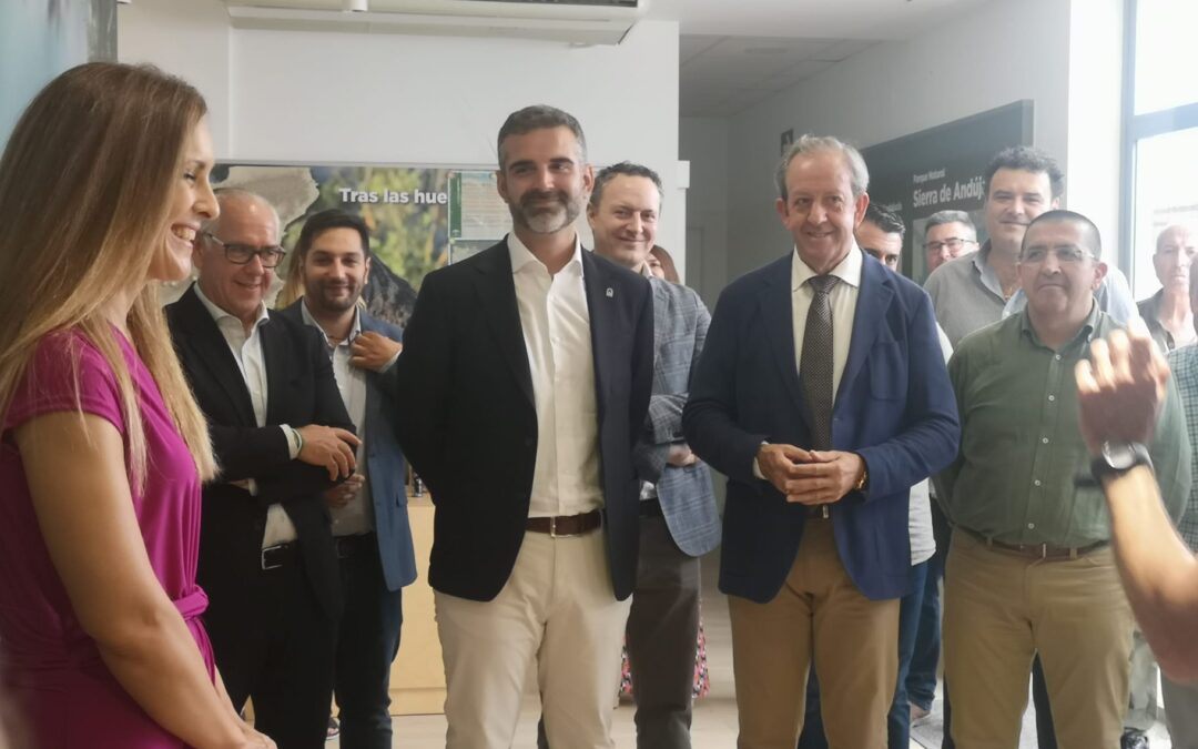 El consejero de Sostenibilidad de la Junta de Andalucía acude a Andújar para tratar los proyectos de cambio que plantea el nuevo gobierno