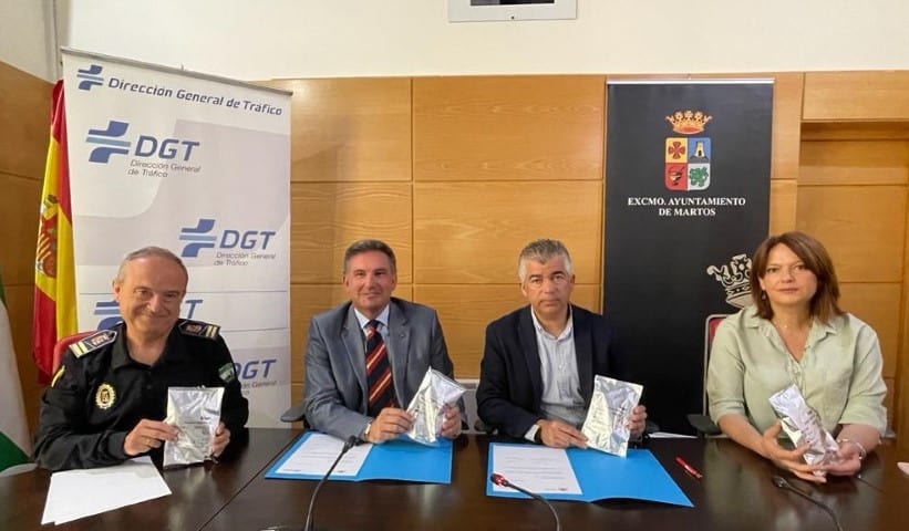La DGT entrega kits para el control de drogas a la Policía Local de Martos