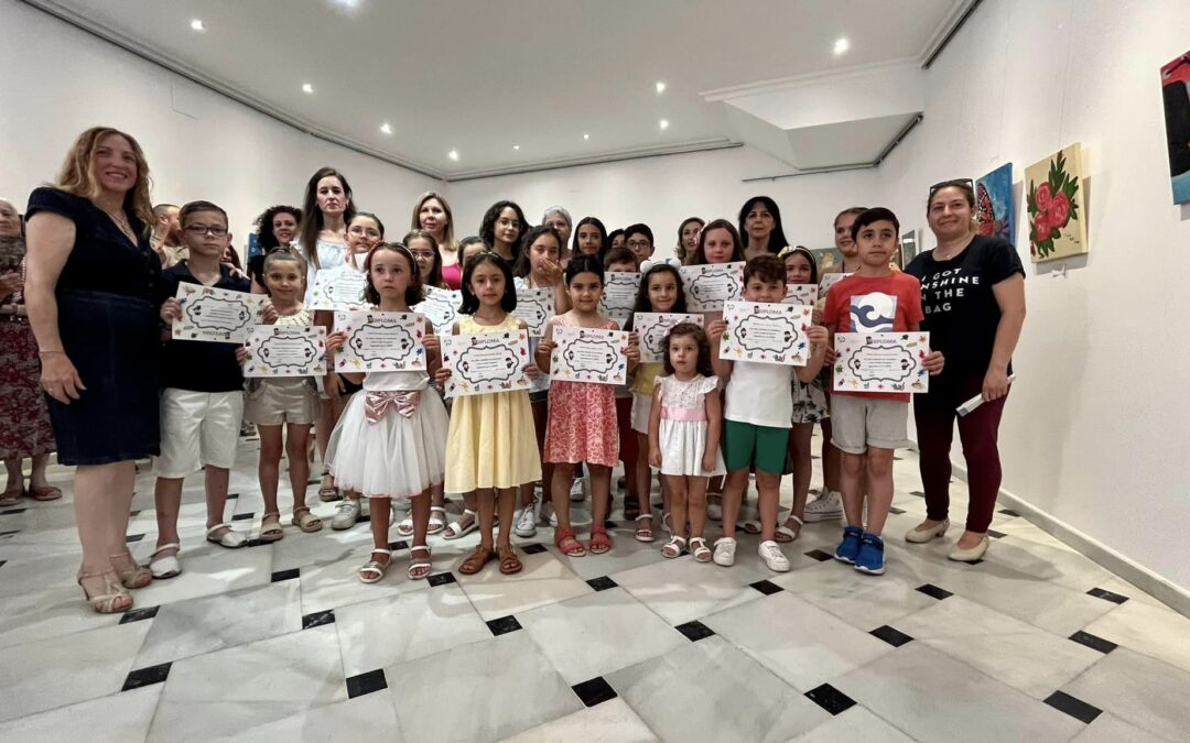 La sala ‘Pintor Ramírez’ acoge la creatividad de los arjoneros más pequeños