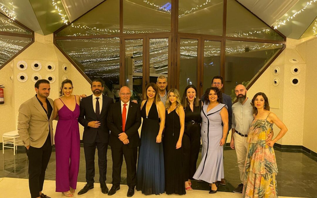 Amplia representación marteña en la gala solidaria «Un niño, una ilusión» de Cruz Roja