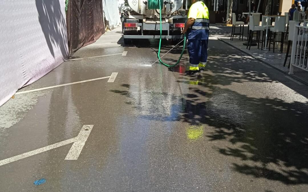 El Ayuntamiento ejecuta un dispositivo especial de limpieza tras la Feria de San Bartolomé