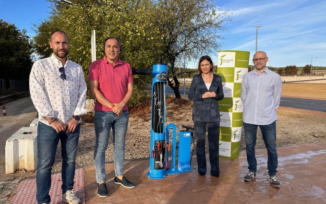 La Diputación dota al Camino Natural Vía Verde del Aceite de una estación de reparación de bicicletas