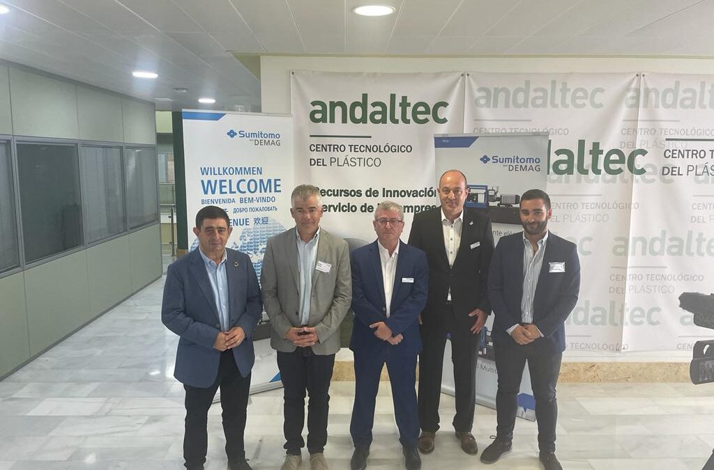 Francisco Reyes visita Andaltec para conocer en primera persona los últimos avances en maquinaria para el sector del plástico