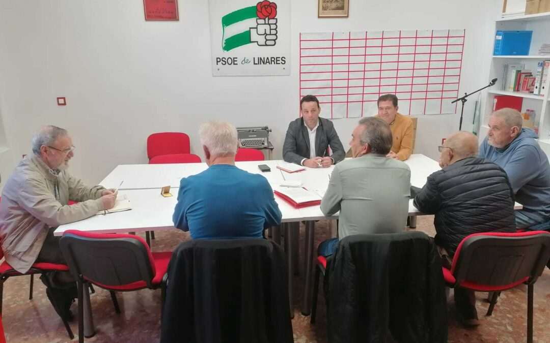 El El secretario general del PSOE de Linares, Javier Perales, fortalece la colaboración con la Plataforma en Defensa del Sistema Público de Pensiones