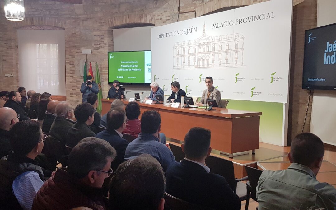 Reyes señala que el Clúster del Plástico generará nuevas oportunidades en un sector estratégico para Jaén