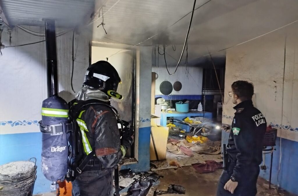 Los Bomberos intervienen con éxito en dos siniestros en viviendas