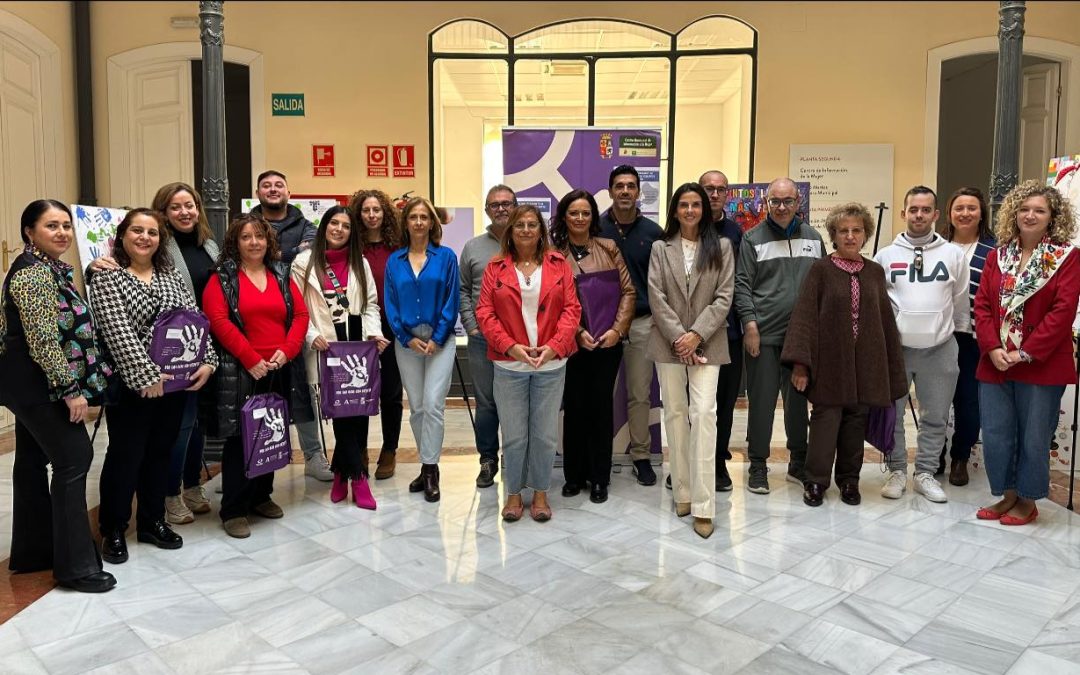 Inaugurada la muestra de carteles escolares con motivo del 25-N