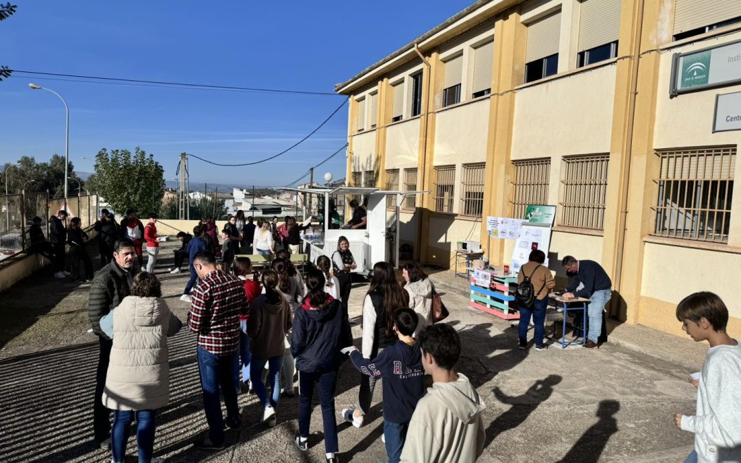 Chocolatada solidaria en el IES Salvador Serrano