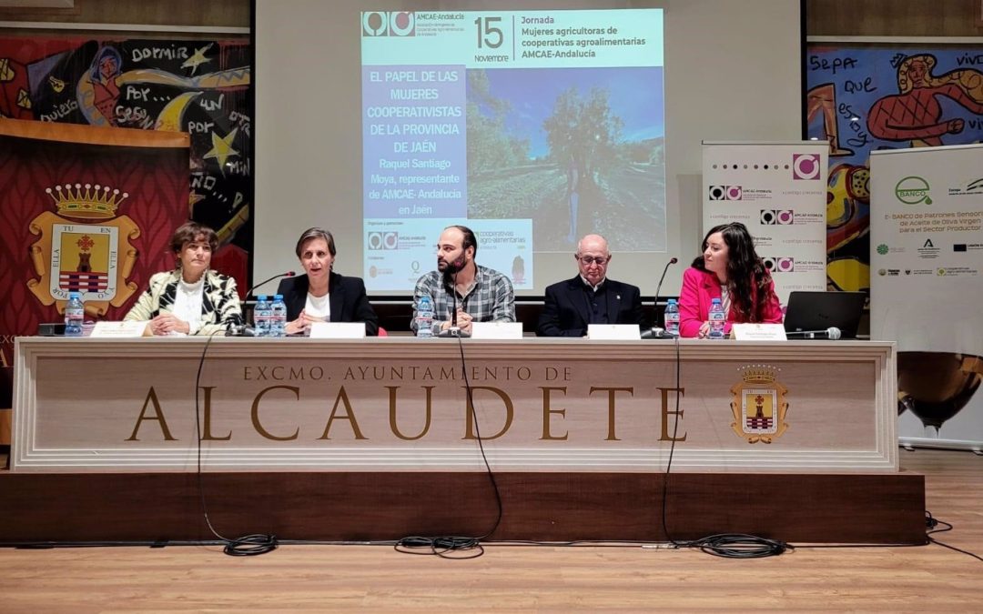 La delegada de Agricultura destaca en Alcaudete el carácter «pionero» del Estatuto de las Mujeres Rurales y del Mar