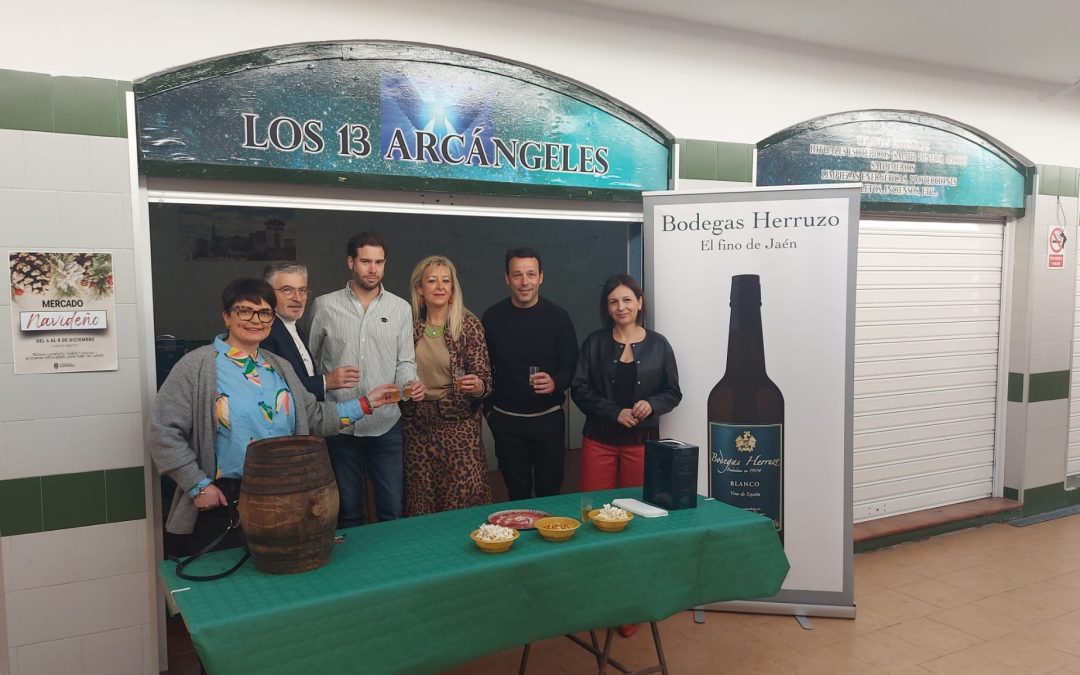 Vino y queso en la I Muestra de Vino en Lopera