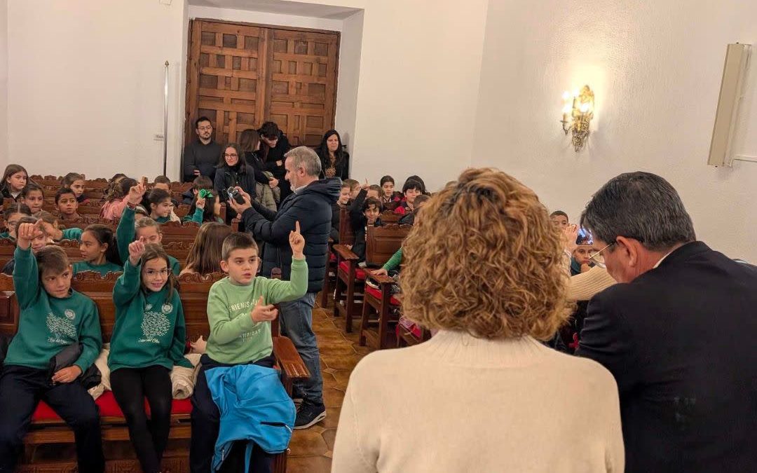 Escolares de Torredonjimeno conocen a fondo el Ayuntamiento