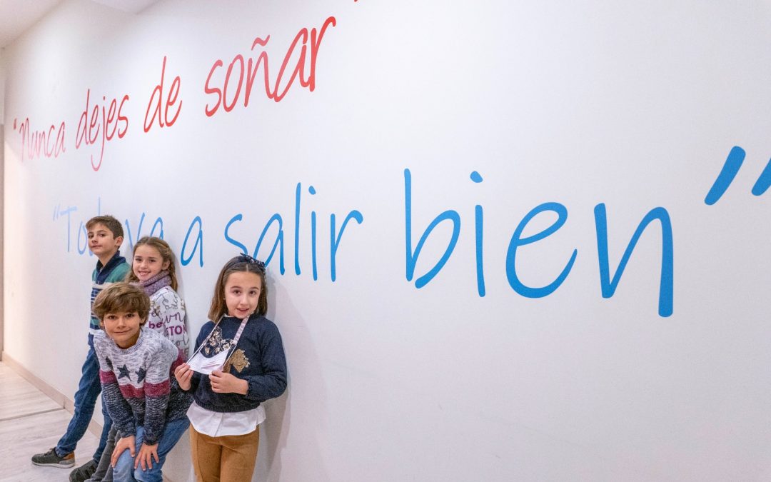 Alumnos del CEIP Puerta de Martos llevan la ilusión de la Navidad hasta el ‘Jardín de los Sueños’ del Hospital Universitario de Jaén