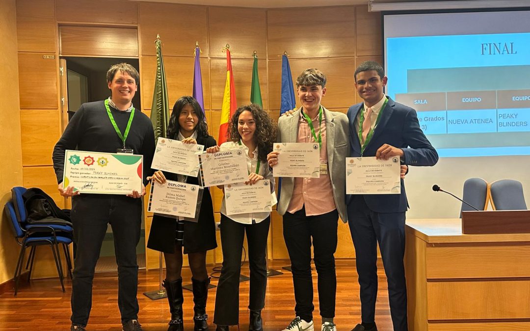 El equipo de debate del Colegio Virgen de la Cabeza gana el V Torneo preuniversitario de debate académico de la UJA