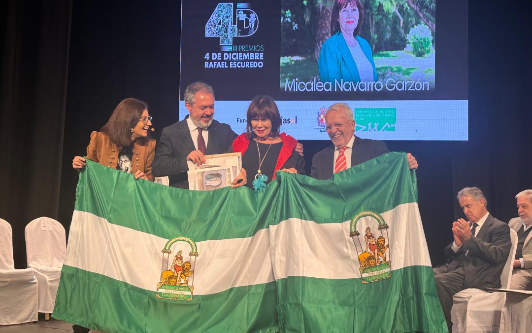 La secretaria general del PSOE de Andújar, Micaela Navarro recibe el galardón «4 de Diciembre-Rafael Escuredo»