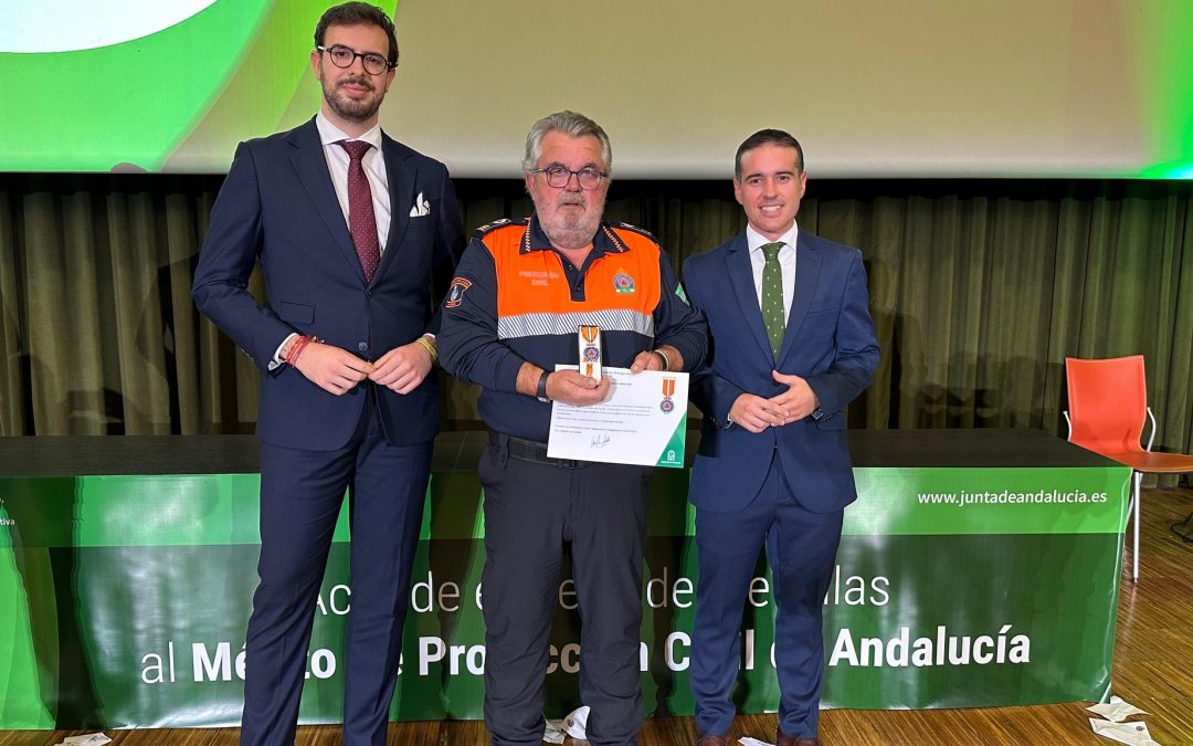 Juan Sierra y Juan Olivares reciben la Medalla de Plata al Mérito de Protección Civil