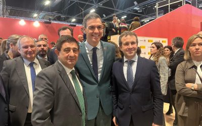 Reyes presenta al presidente del Gobierno de España la oferta oleoturística y de naturaleza de Jaén en Fitur