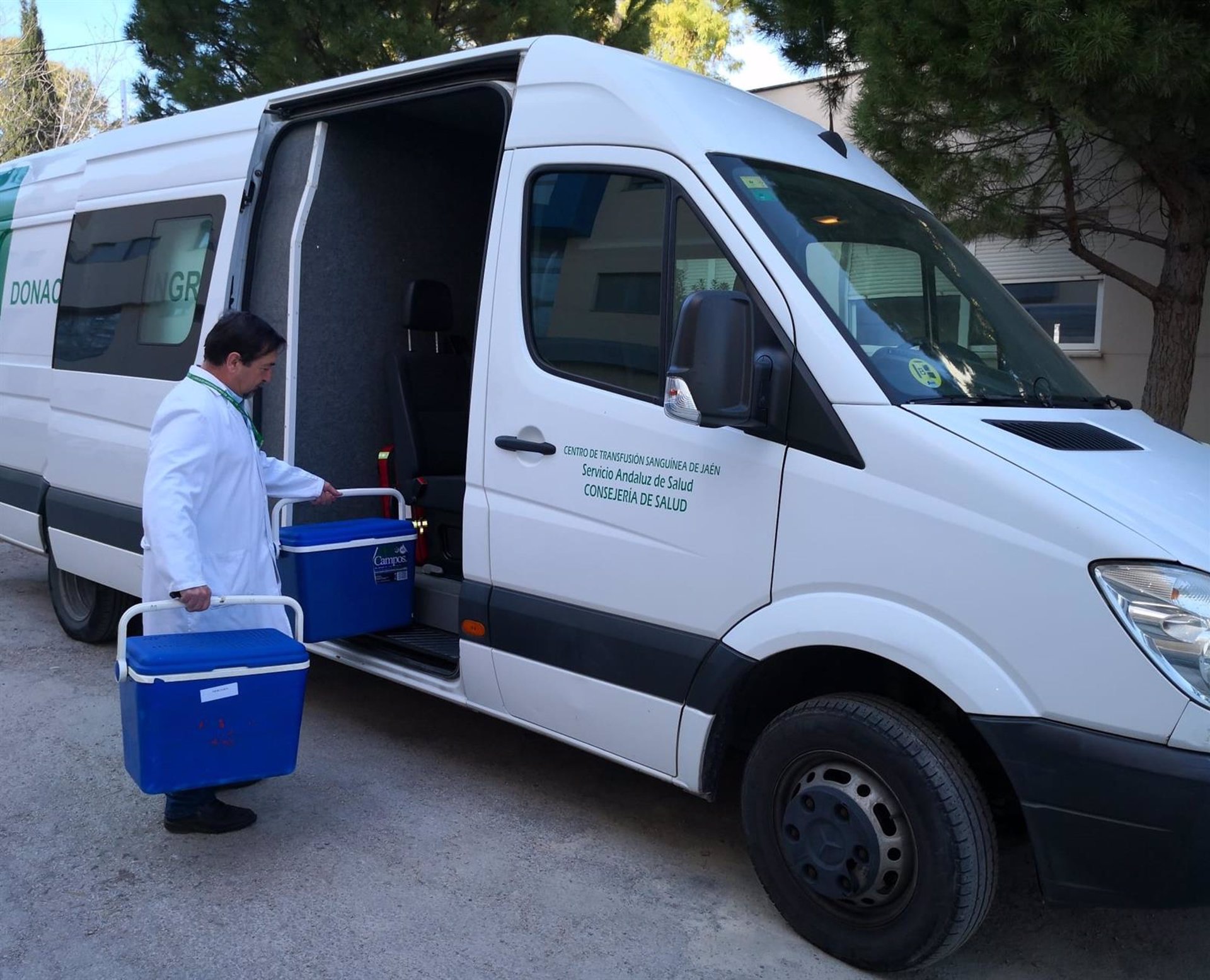 Jaén.- Las unidades móviles del Centro de Transfusión de Jaén realizarán 43 salidas en enero