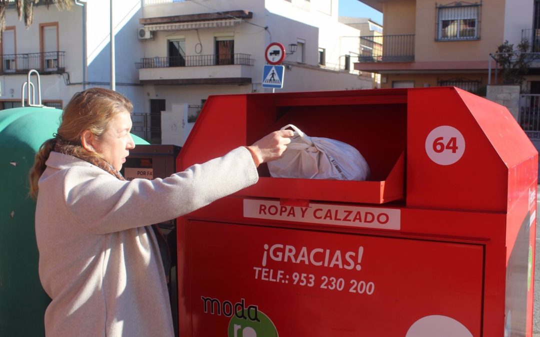 Martos aporta su granito de arena a Cáritas con 72 toneladas de ropa y calzado