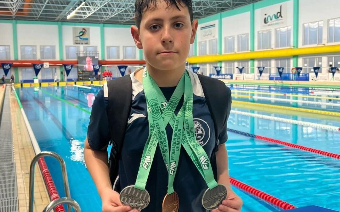 Javier Trigo Serrano consigue tres medallas en el 33º Campeonato de Andalucía de Natación