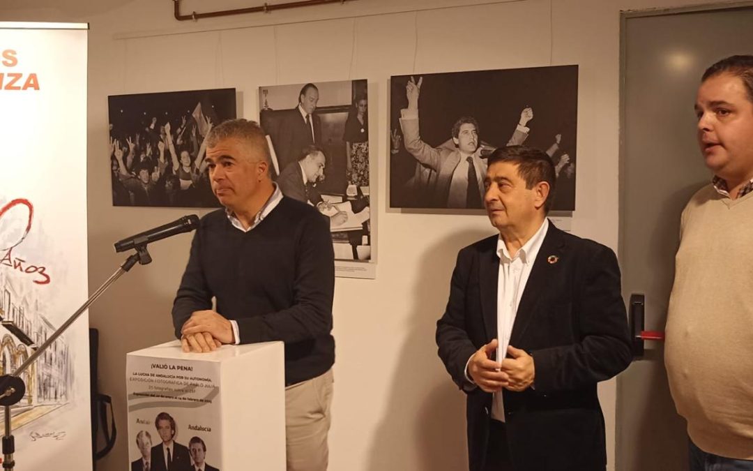 Martos acoge la exposición que pone en valor la autonomía de Andalucía