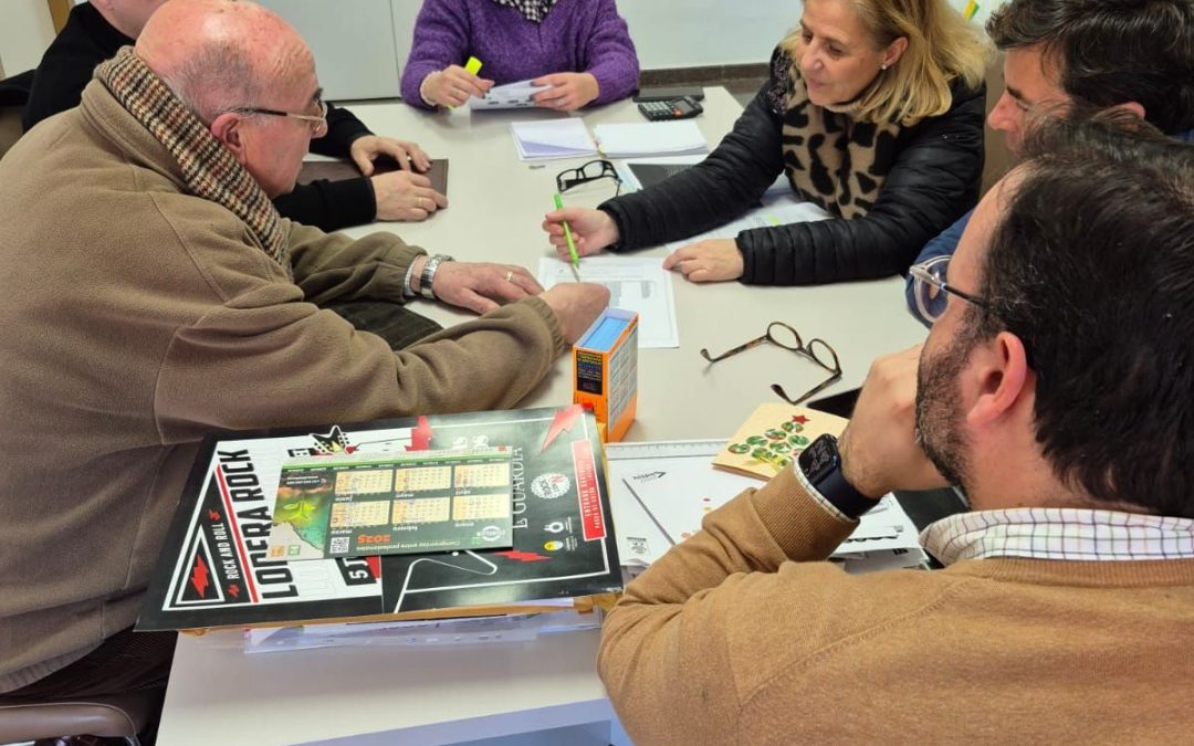 Reunión de trabajo para el arreglo del campanario