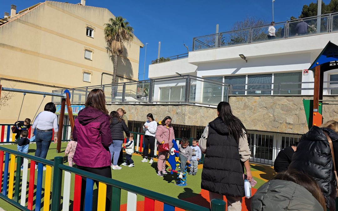 Los niños ya disfrutan del nuevo parque infantil de Jamilena