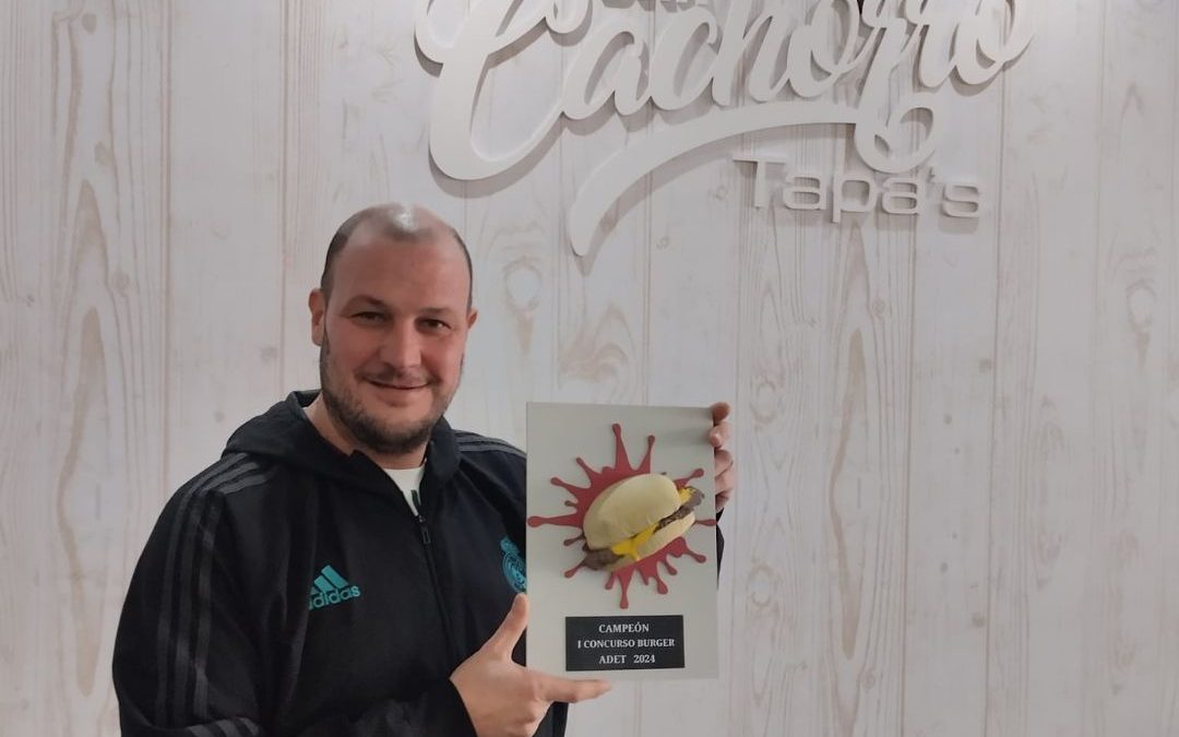 La hamburguesa de Tapas Bar Cachorro se proclama campeona del I Concurso de Hamburguesas de Torredonjimeno