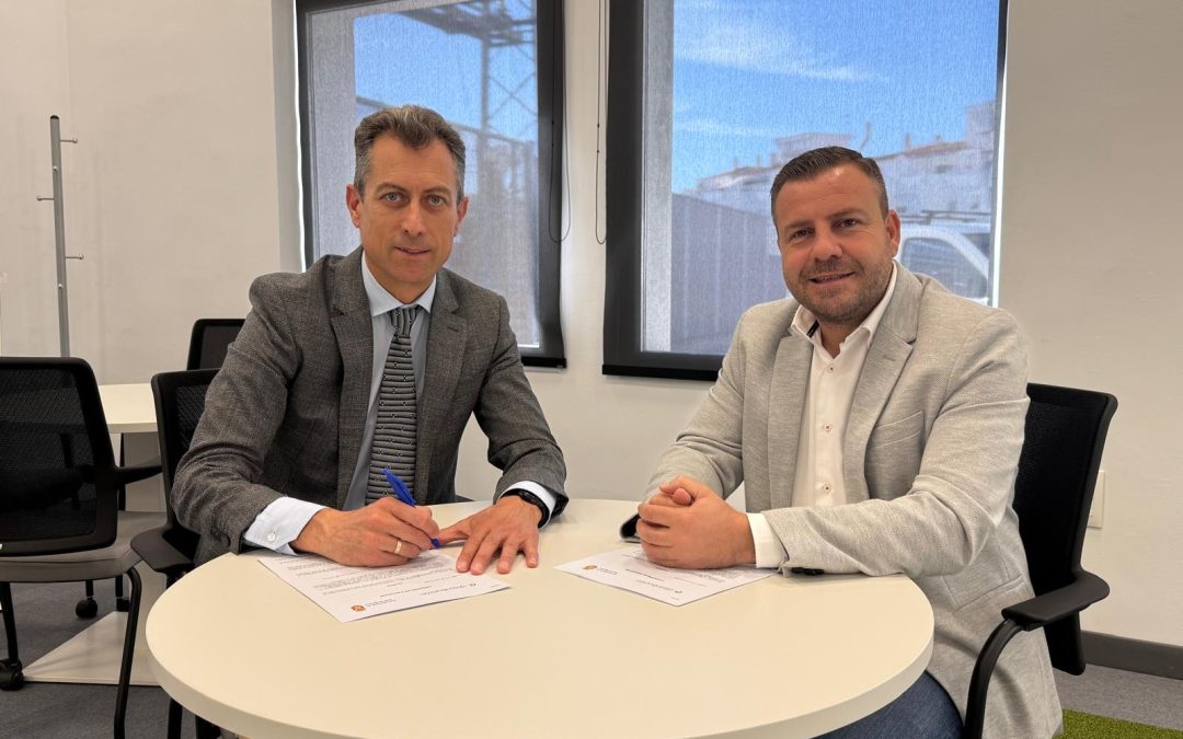Endesa y Peal de Becerro sellan una inversión de 380.000 euros para reforzar la red eléctrica del municipio
