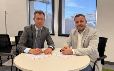 Endesa y Peal de Becerro sellan una inversión de 380.000 euros para reforzar la red eléctrica del municipio