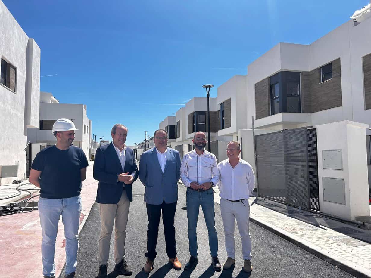 Foto viviendas 2 Continúan las obras del Paseo de la Libertad en Marmolejo
