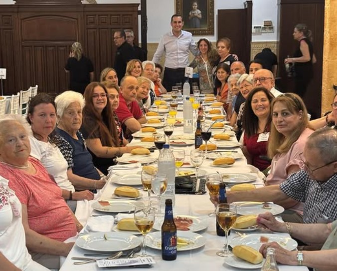 Lopera celebra una jornada festiva para visibilizar el valor social y económico del servicio de ayuda a domicilio