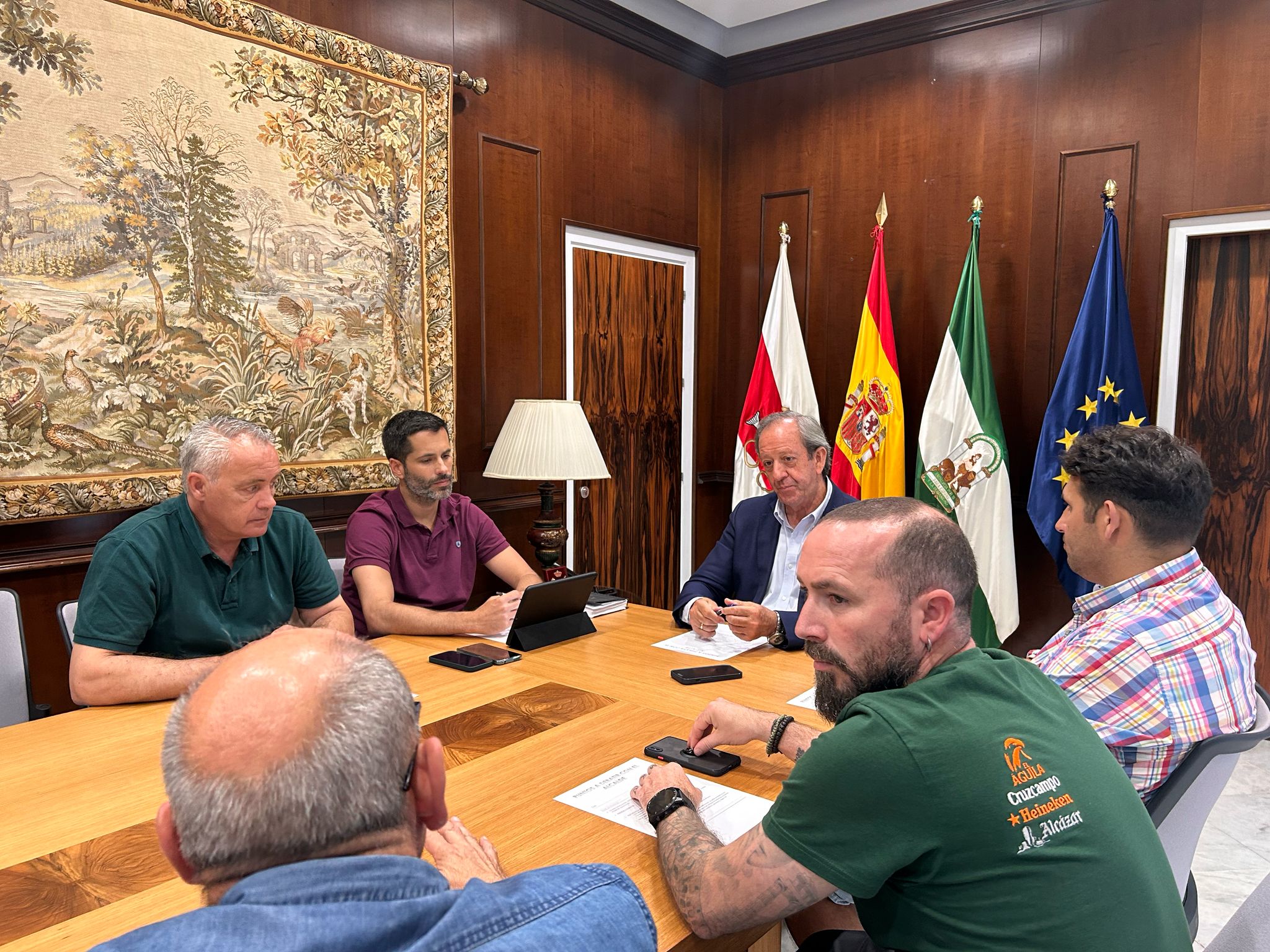 fOTO REUNIÓN CON HOSTELEROS 2 Continúan las obras del Paseo de la Libertad en Marmolejo