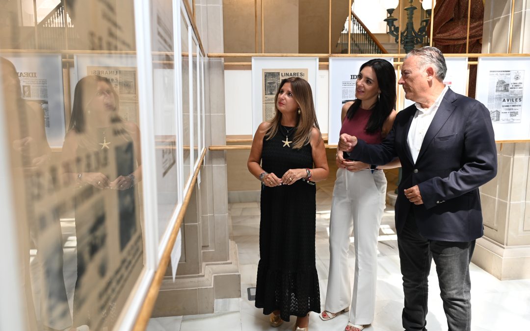 LINARES | El Palacio Municipal acoge la exposición ‘Memoria impresa. Una mirada a la historia de Linares a través de sus periódicos’
