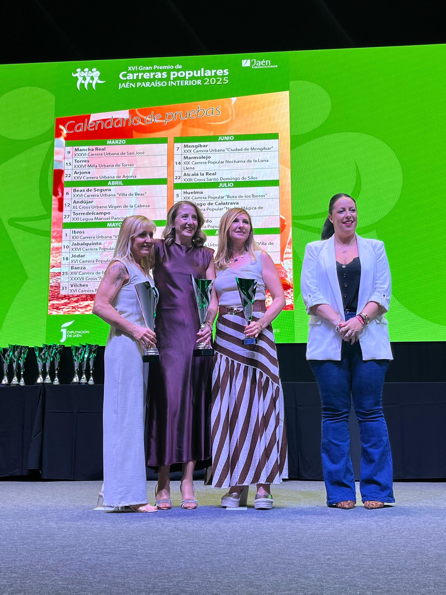 Dami Cañizares recogiendo su premio Continúan las obras del Paseo de la Libertad en Marmolejo