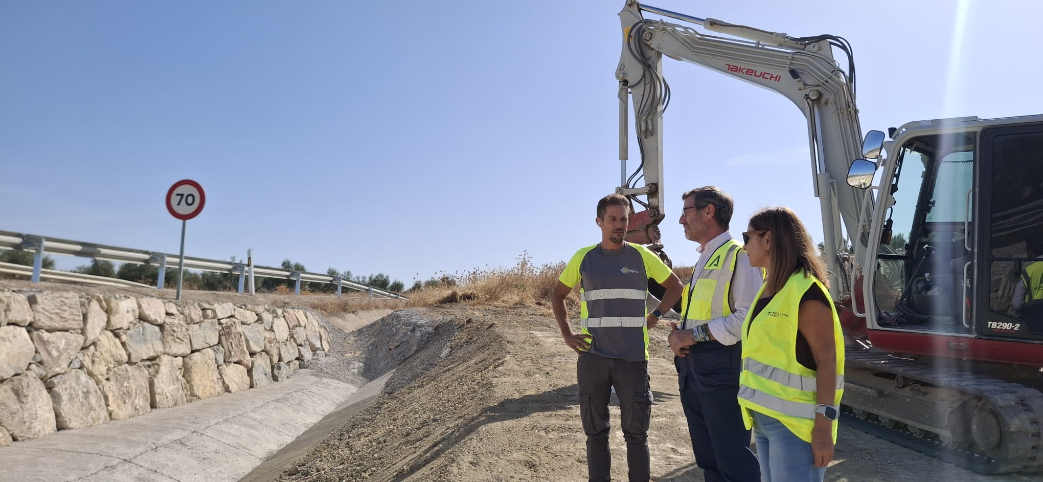 Delegado en las obras de la A-321 Continúan las obras del Paseo de la Libertad en Marmolejo