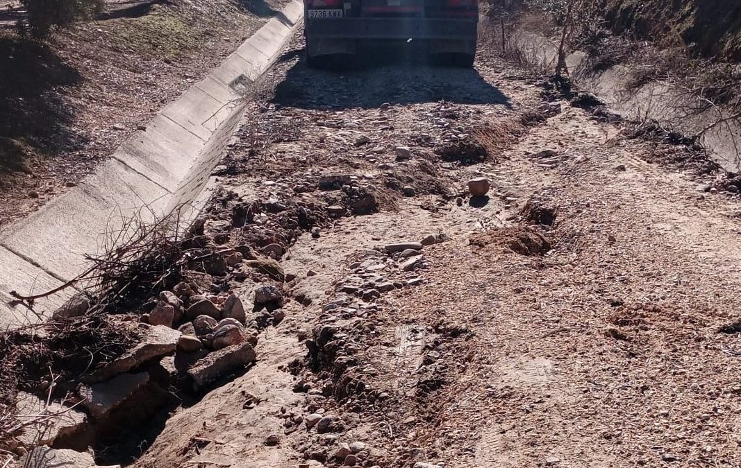 LOPERA | Lopera actúa de emergencia para reparar los daños del camino de Los Moleores tras las lluvias