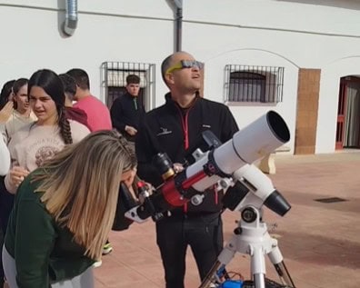 MARMOLEJO | El IES Virgen de la Cabeza acerca la ciencia al alumnado con un taller de observación solar