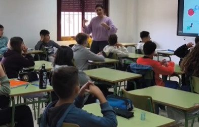 MARMOLEJO | El IES Virgen de la Cabeza analiza letras machistas con la actividad educativa “Auriculares violeta”