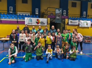 MARMOLEJO | El tres por tres de baloncesto base llena de deporte y ambiente navideño Las Vistillas