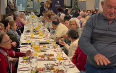 ANDÚJAR | Convivencia y emoción en la Merienda de Navidad del Servicio de Ayuda a Domicilio