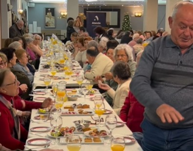 ANDÚJAR | Convivencia y emoción en la Merienda de Navidad del Servicio de Ayuda a Domicilio