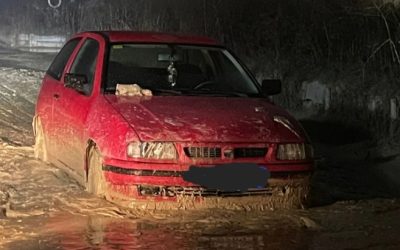 ANDÚJAR | Rescatadas de madrugada dos mujeres atrapadas en el barro en el Camino de la Estación