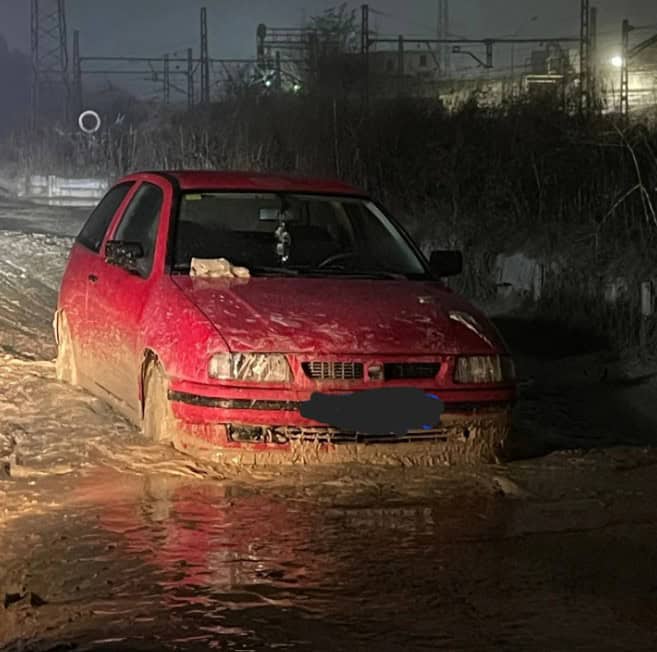 ANDÚJAR | Rescatadas de madrugada dos mujeres atrapadas en el barro en el Camino de la Estación