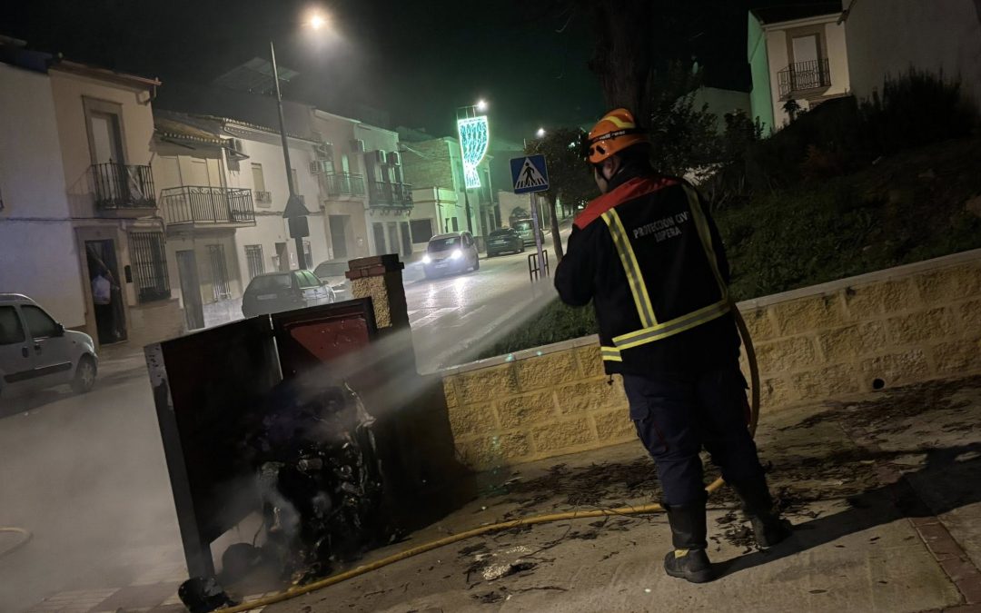 LOPERA | Controlado un conato de incendio en un contenedor de residuos orgánicos en Calle Vicente Rey
