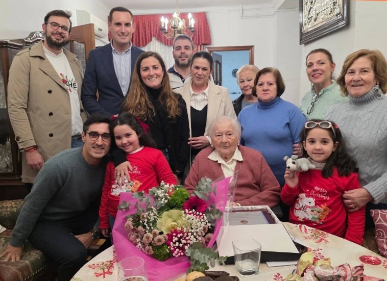 ARJONA | Arjona rinde homenaje en Navidad a sus vecinos más longevos, memoria viva del municipio
