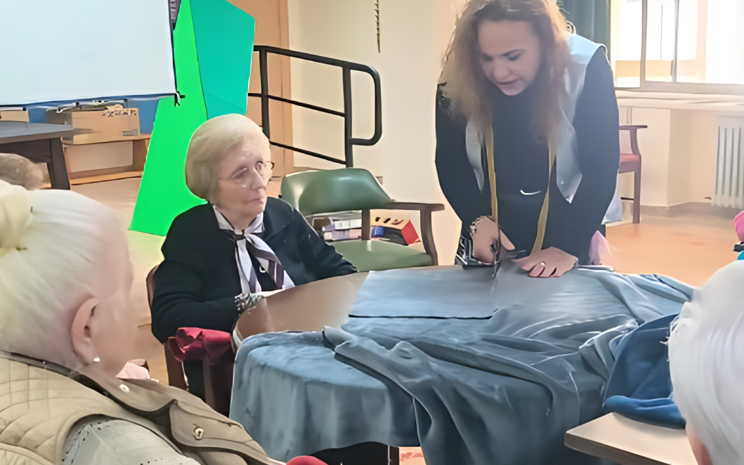 MARMOLEJO | Un taller intergeneracional llena de cariño y creatividad a las personas mayores de Marmolejo