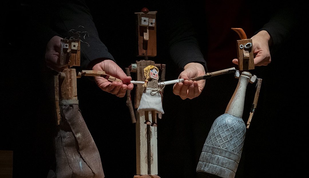 MARTOS | El teatro de títeres reúne a familias en Martos con una propuesta infantil por Navidad