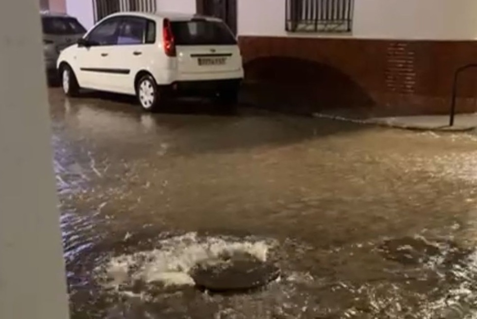 MARMOLEJO | La intensa tormenta provoca múltiples incidencias en Marmolejo por lluvias torrenciales