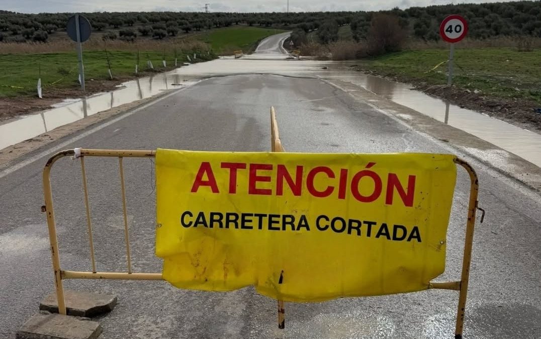 PROVINCIA || Cortada la carretera JA-3403 en Escañuela y parques precintados por el temporal